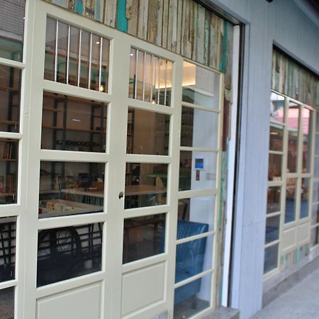 Bobooks Hostel Чиай Сити Екстериор снимка